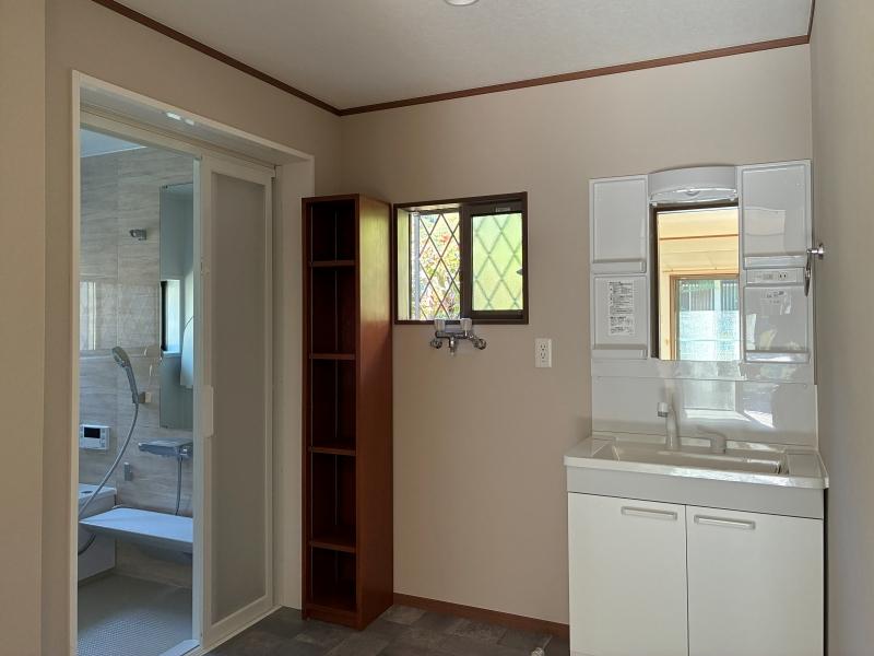 葉山町上山口の賃貸物件/洗面室|化粧台も新品です。