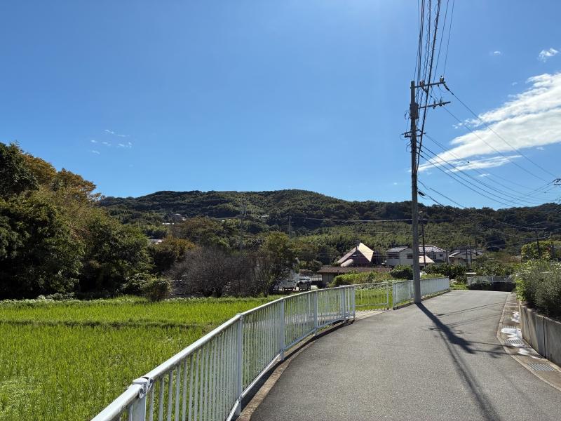 葉山町上山口の賃貸物件/近隣|物件へ続く道。上山口は葉山の中でも特に落ち着いた雰囲気。