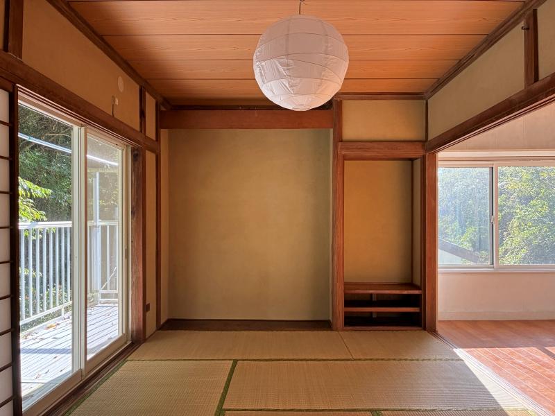 鎌倉市浄明寺四丁目の賃貸物件/2階 和室|1階と比べて天井高が低いので落ち着いた雰囲気