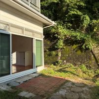 鎌倉市浄明寺四丁目の賃貸物件/外部|レンガや石が並べられたお手製感のあるアプローチ