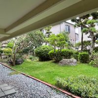 茅ヶ崎市東海岸南六丁目の売買物件/共用庭|なぜこのレベルに庭があるのか、その理由が知りたい。とても。