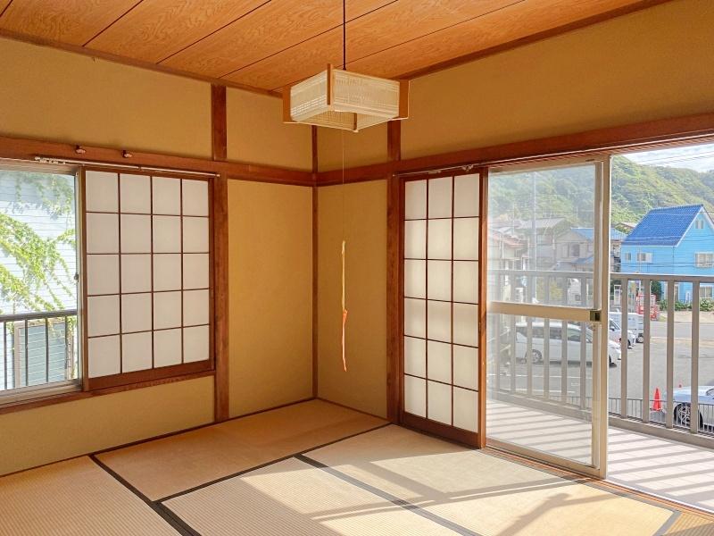 逗子市小坪五丁目の賃貸物件/2階和室6帖│海からの心地よい風が届きます。