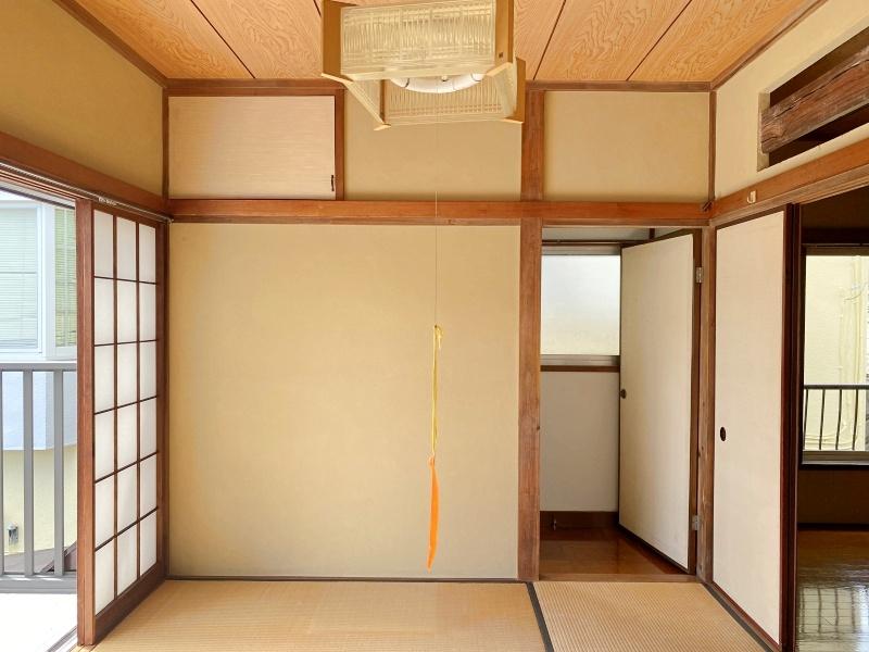 逗子市小坪五丁目の賃貸物件/2階和室6帖│別角度