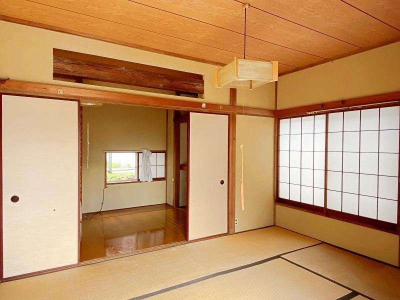 逗子市小坪五丁目の賃貸物件/和室6帖の奥には、洋室4帖の空間があります。