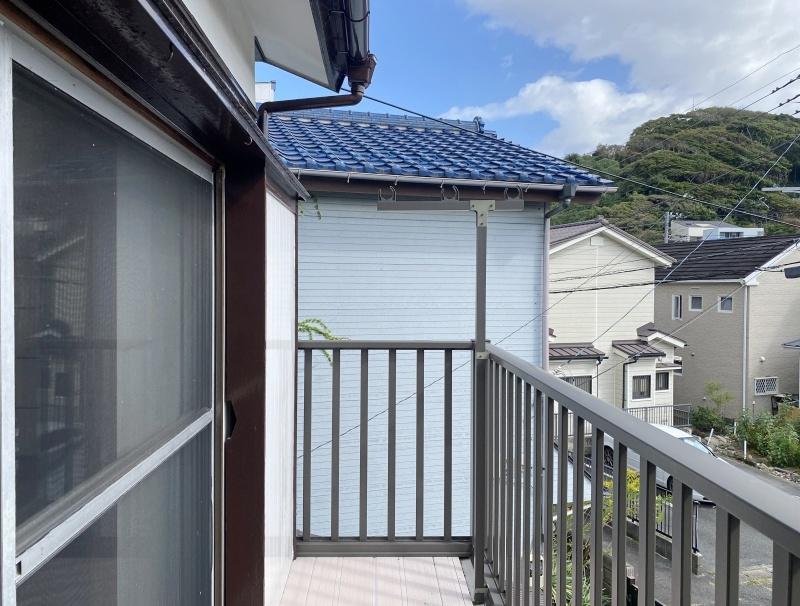 逗子市小坪五丁目の賃貸物件/ベランダ│洗濯物がよく乾きそうです。