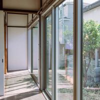 鎌倉市材木座一丁目の賃貸物件/広縁｜LDKから広縁まで一面にサッシが続いています。こちらは断熱サッシに交換しました。