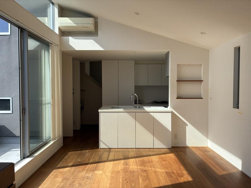 藤沢市辻堂六丁目の賃貸物件/2階のリビング。日当たりもいい