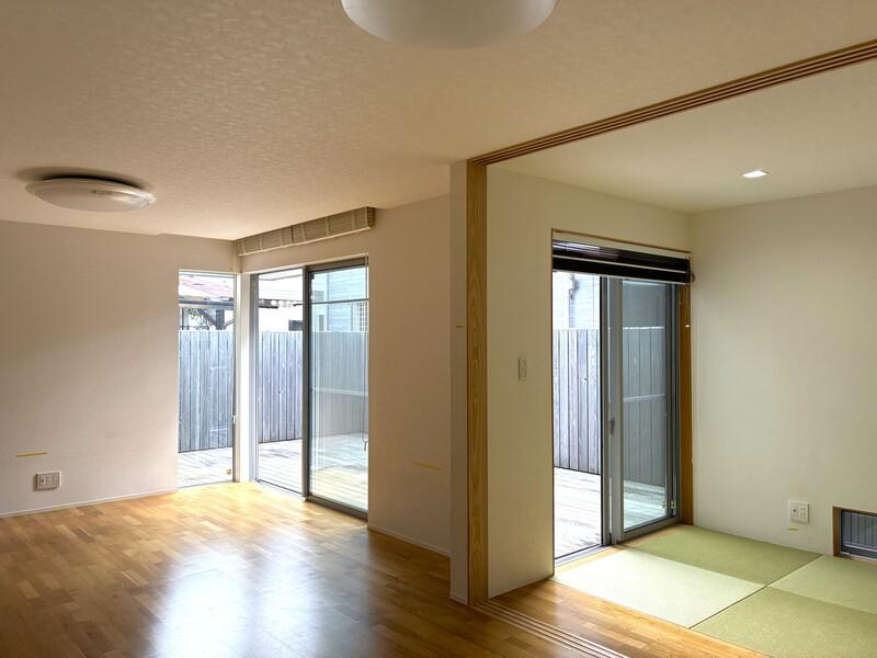 藤沢市辻堂六丁目の賃貸物件/1階のリビングと和室
