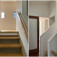 藤沢市辻堂六丁目の賃貸物件/2階からさらに数段階段を上がると洋室があります｜2階の廊下は天窓があり明るい