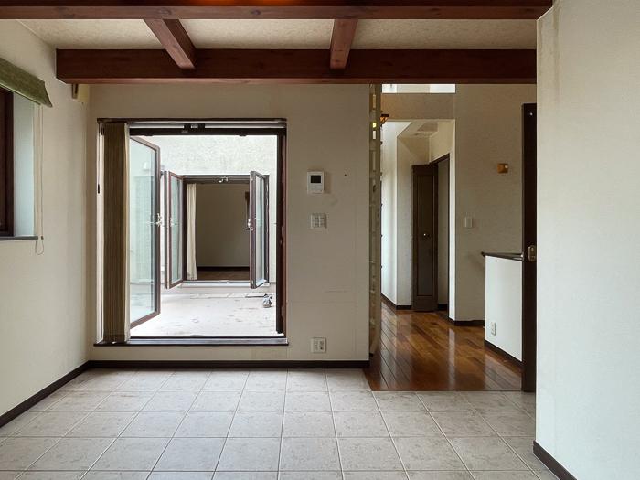 鎌倉市笹目町の売買物件/ダイニング側からバルコニー