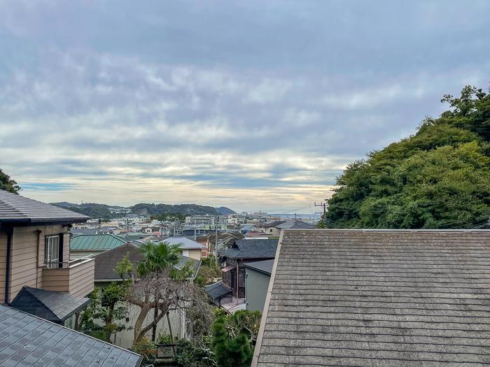 鎌倉市笹目町の売買物件/２階バルコニーからは海を眺めます