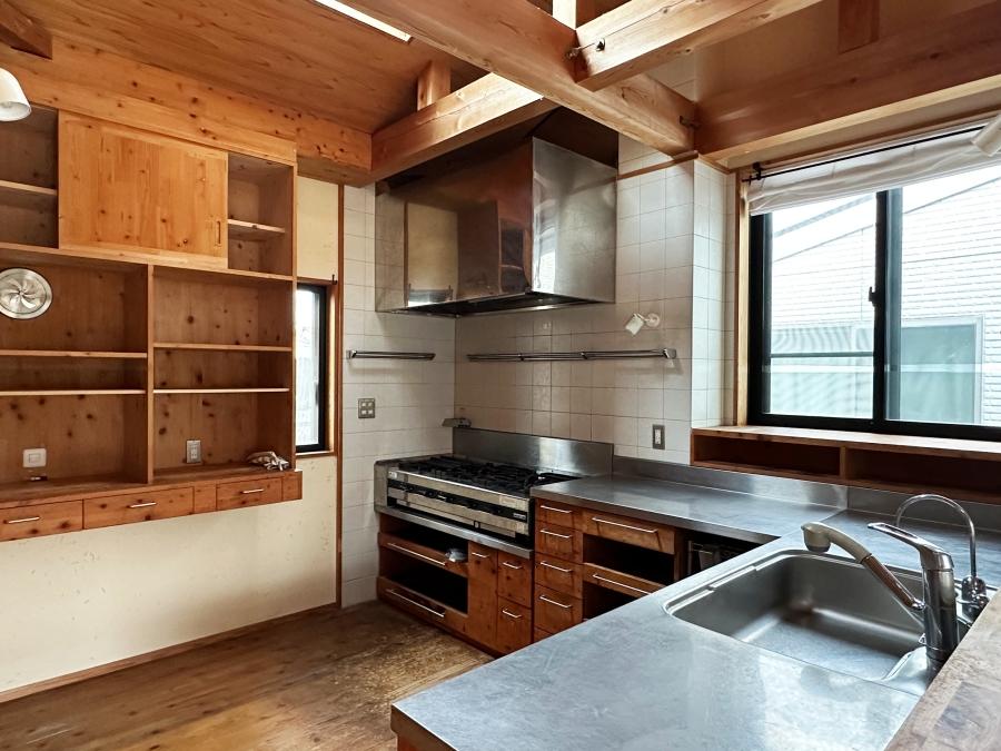 藤沢市鵠沼藤が谷三丁目の売買物件/キッチン｜奥様が料理教室を開いていたということもあり、こだわりの詰まった造作キッチンです