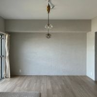 逗子市桜山九丁目の売買物件/LDK｜壁は左官の荒仕上げ