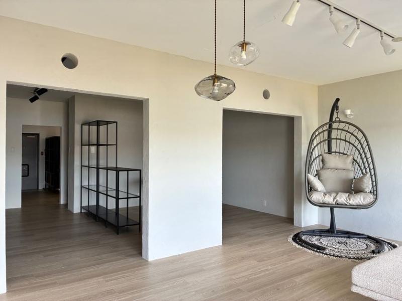 逗子市桜山九丁目の売買物件/LDK｜仕切りがほとんどない空間のため、日差しだけで奥まで明るいです