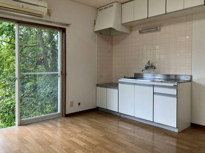 鎌倉市山ノ内の賃貸物件/1階LDK｜ミニキッチンもついてます。一部、床のシートに膨れがあります。