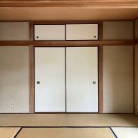 鎌倉市山ノ内の賃貸物件/1階和室1｜1階LDKから続きの和室。LDKとつなげれば約14帖の広さに。