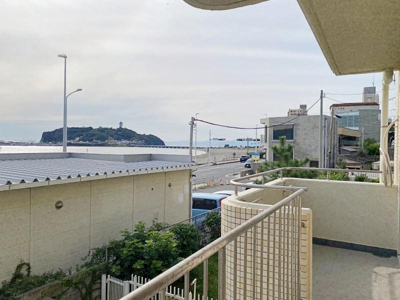 鎌倉市腰越三丁目の売買物件/バルコニー│右を向いたら江の島