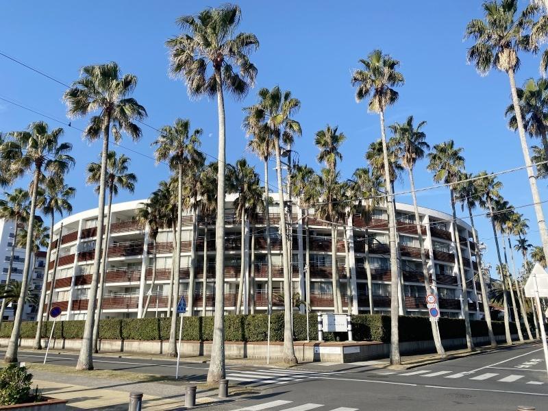 逗子市小坪五丁目の賃貸物件/マンション外観。写真でいうと、右側に位置する区画です