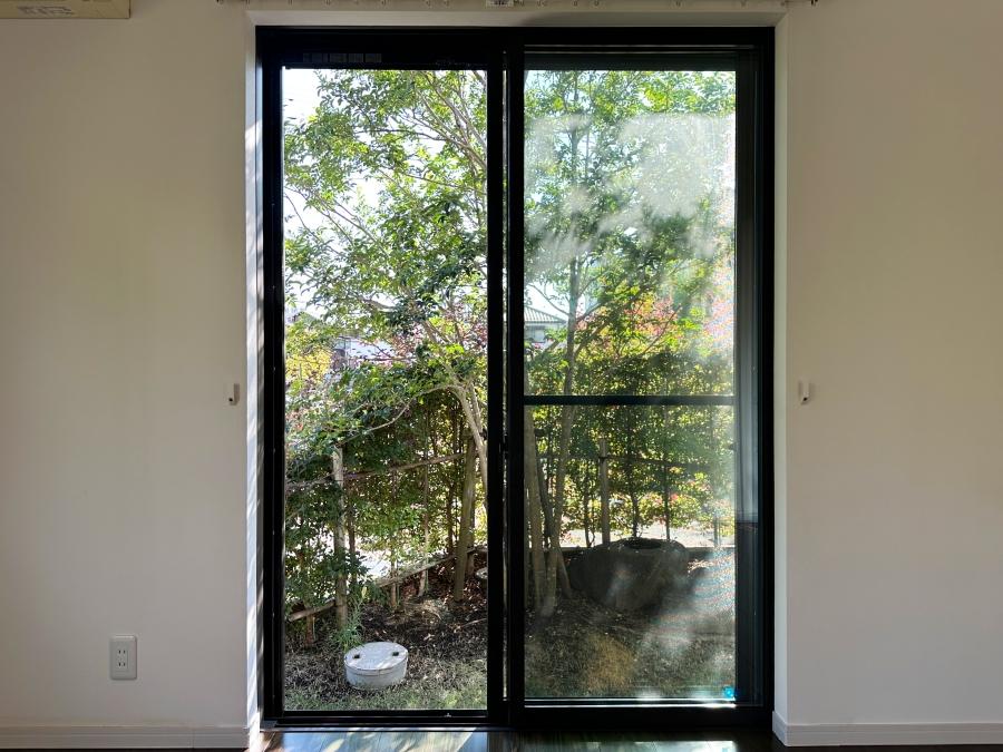 鎌倉市扇ガ谷一丁目の賃貸物件/1階区画の窓から｜コモレビがいい感じ