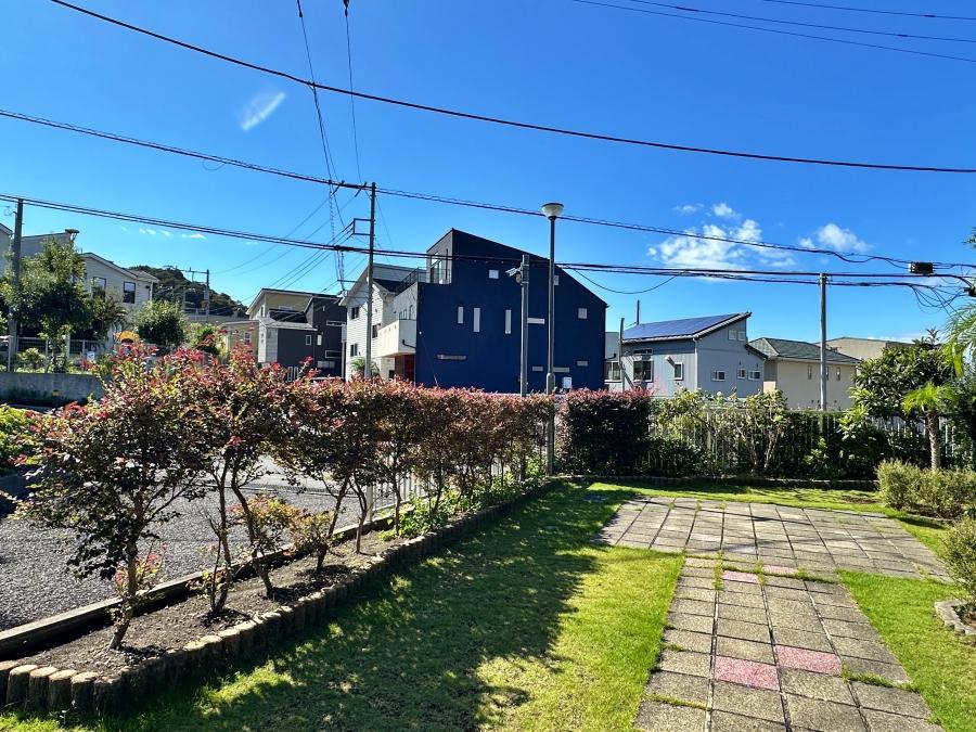 葉山町堀内の売買物件/敷地内の公園｜ここで愛犬と遊びたい