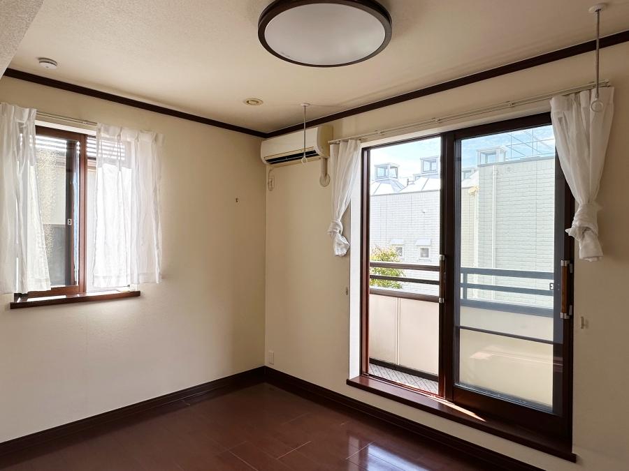 鎌倉市笹目町の賃貸物件/2階洋室その2｜こちらにはバルコニーがついています