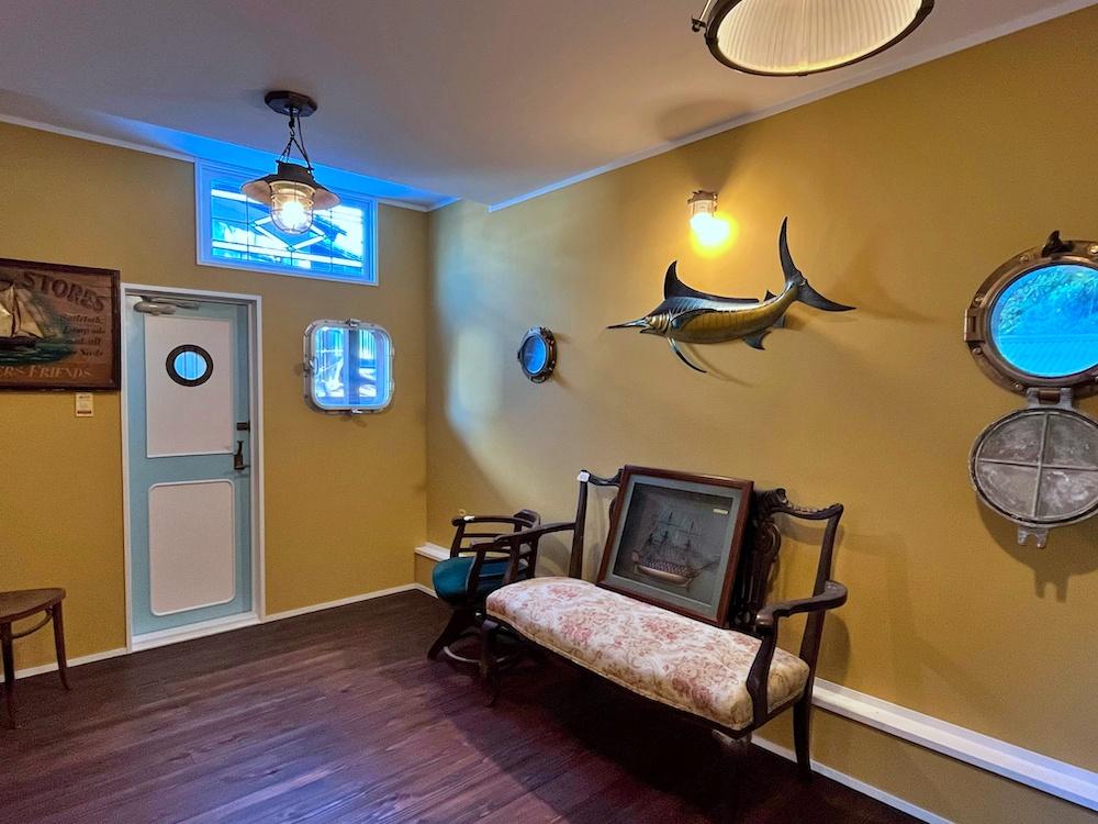 横須賀市秋谷一丁目の賃貸物件/1階奥の部屋は勝手口がついていて、外の裏庭に出ることができます。