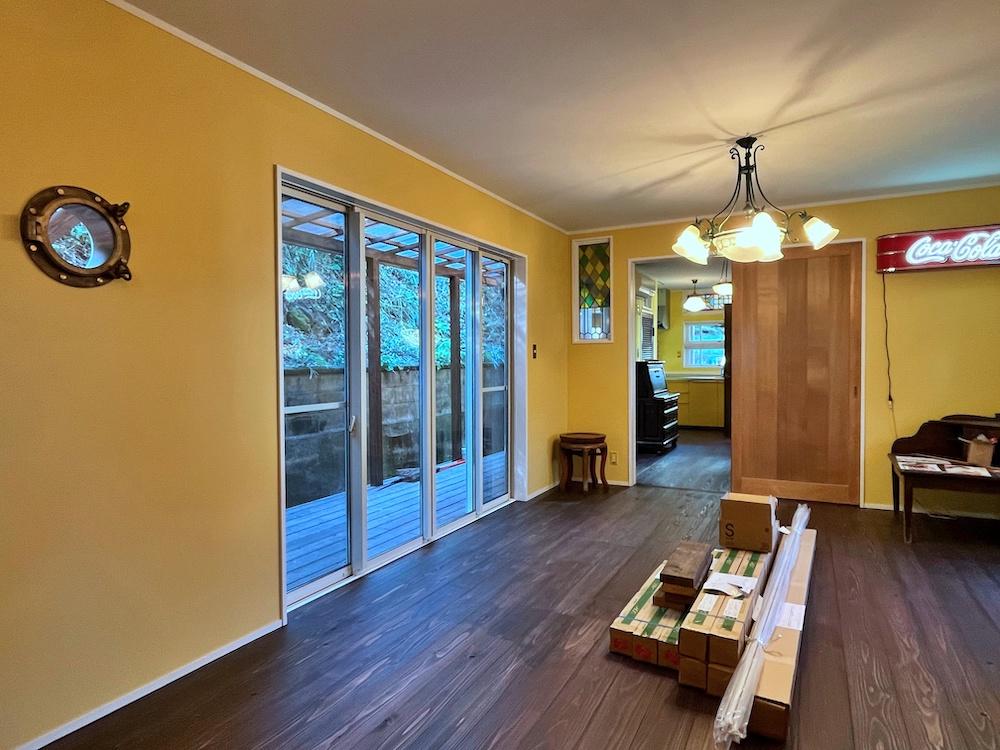 横須賀市秋谷一丁目の賃貸物件/1階リビング｜客船のようなリビングダイニング空間