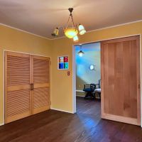 横須賀市秋谷一丁目の賃貸物件/1階リビング｜建具や照明、見どころがたくさんあります