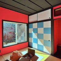 横須賀市秋谷一丁目の賃貸物件/ビクッとするほどビビッドな赤い和室