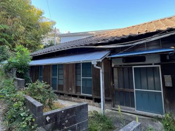 横須賀市秋谷一丁目の売買物件/川沿いの民家たち