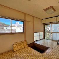 横須賀市秋谷一丁目の売買物件/川沿いダイニングキッチンには秘密の階段が！？