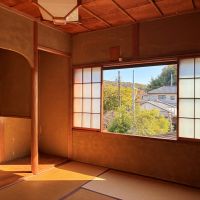 鎌倉市浄明寺二丁目の賃貸物件/2階 和室3｜床の間と緑の借景