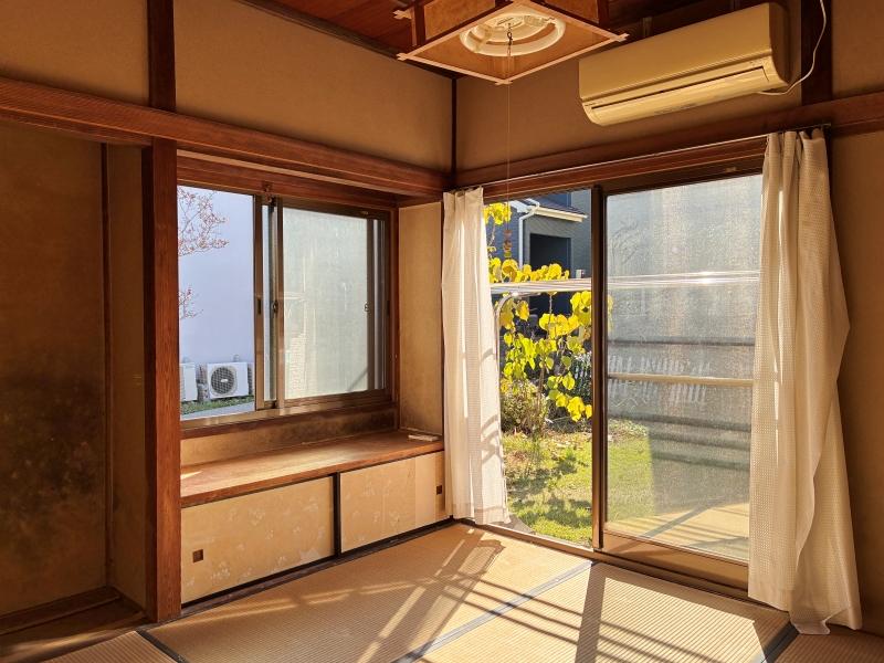 鎌倉市浄明寺二丁目の賃貸物件/1階 和室2｜4畳半。掃出し窓からは外の庭に出られます