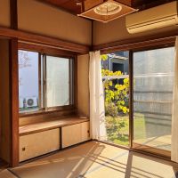 鎌倉市浄明寺二丁目の賃貸物件/1階 和室2｜4畳半。掃出し窓からは外の庭に出られます