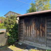 鎌倉市浄明寺二丁目の賃貸物件/納屋｜すっかりくすんだ扉を開けると・・・