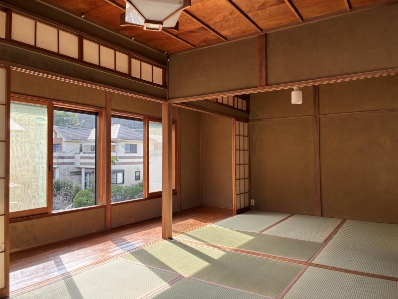 鎌倉市浄明寺二丁目の賃貸物件/2階 和室4｜6畳間と4畳半が続く間取り。開け放てばこの広さ