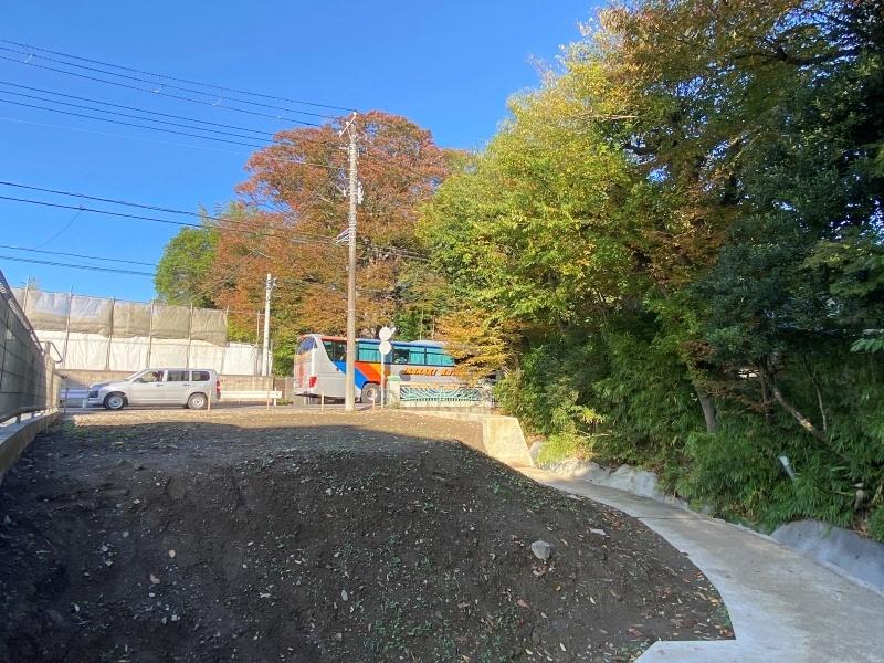 鎌倉市二階堂の売買物件/敷地南側から前面道路に向かって