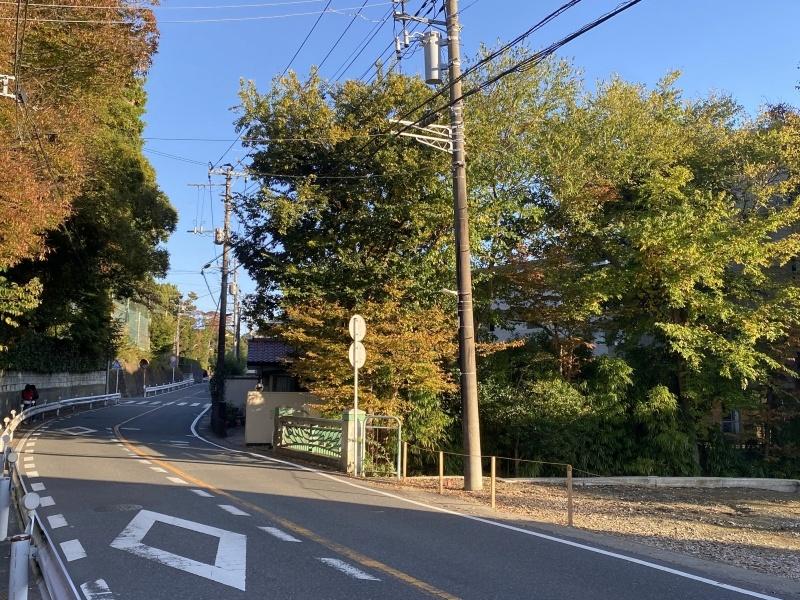 鎌倉市二階堂の売買物件/二階堂川が流れる「歌の橋」に隣接する土地です