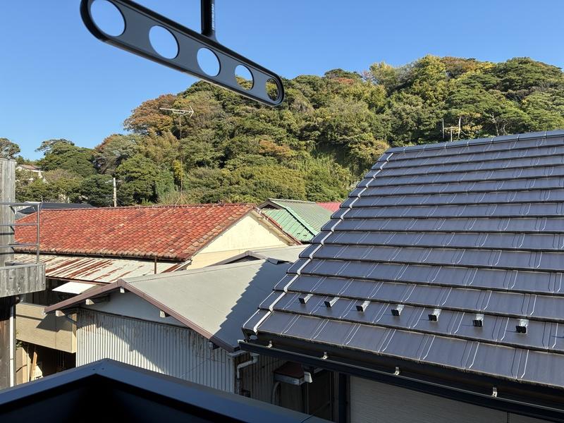 鎌倉市大町一丁目の賃貸物件/302号室｜3階の部屋からは山の緑が見えます