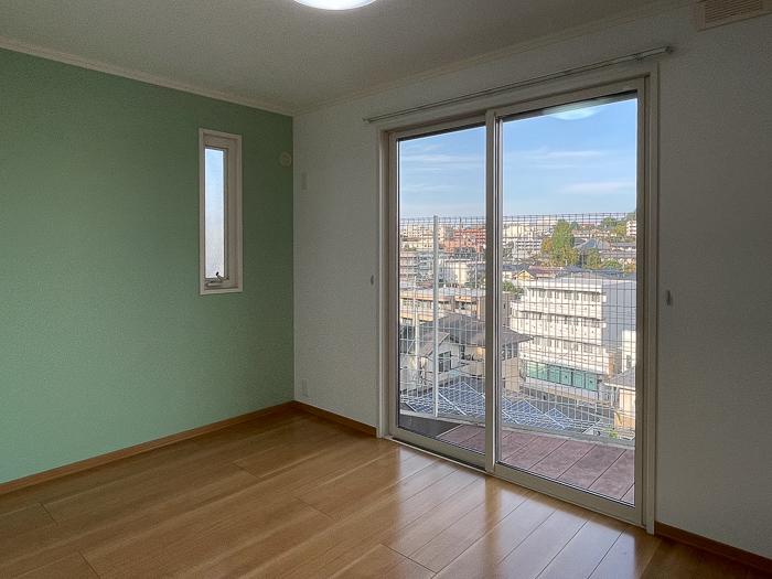 横浜市青葉区新石川一丁目の賃貸物件/北西側の部屋