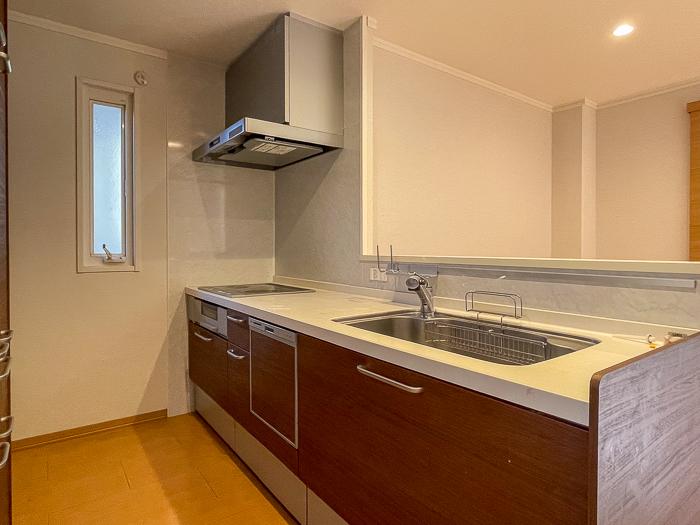 横浜市青葉区新石川一丁目の賃貸物件/システムキッチンはIHヒーター、食洗機が設置