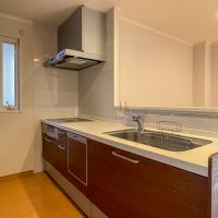 横浜市青葉区新石川一丁目の賃貸物件/システムキッチンはIHヒーター、食洗機が設置