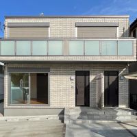 横浜市青葉区新石川一丁目の賃貸物件/建物前面に駐車スペース