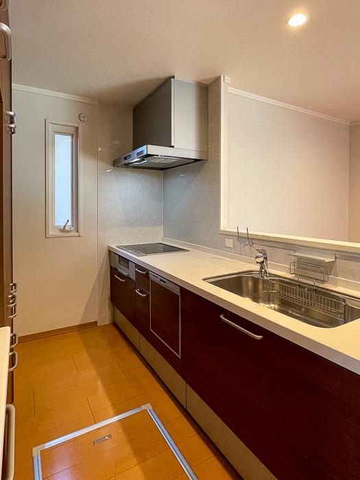 横浜市青葉区新石川一丁目の賃貸物件/システムキッチンはIHヒーター、食洗機が設置