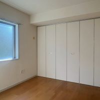 鎌倉市小町二丁目の賃貸物件/洋室5.5帖│可動式の仕切りで部屋を分けることができます