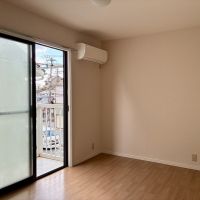 鎌倉市材木座六丁目の賃貸物件/2階の洋室（小さなバルコニーがあります）