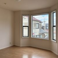 鎌倉市材木座六丁目の賃貸物件/出窓のある2階の洋室