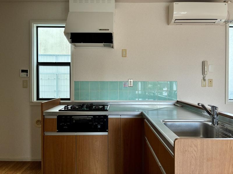 鎌倉市材木座六丁目の賃貸物件/キッチンは機能的でありつつ、レトロ可愛い