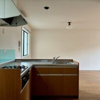 鎌倉市材木座六丁目の賃貸物件/キッチンからLDKを見る