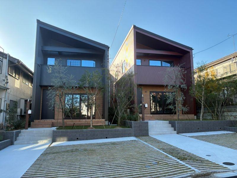 鎌倉市西鎌倉二丁目の売買物件/正面向かって左側がA棟、右側がB棟